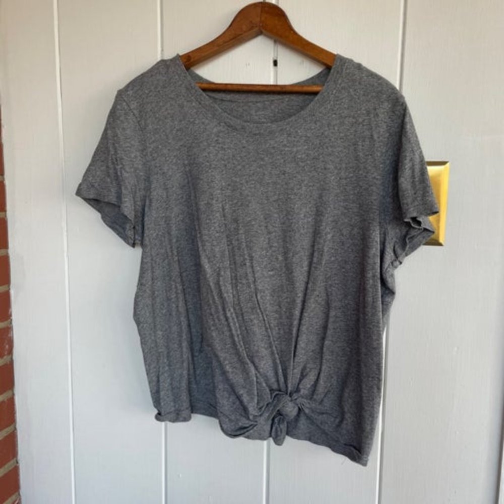 Large Knotted Gray Tshirt